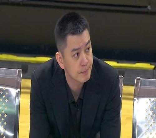 三外援合砍61分，辽篮逆转击败NBL劲旅，杨鸣表情凝重，难言开心