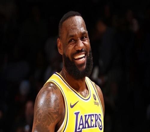 湖人压哨绝杀猛龙！詹姆斯最后时刻传了，18年的纪录没了！