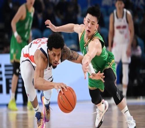 前行无畏第二届CBA俱乐部杯小组赛第三场广州龙狮84：73战胜辽宁