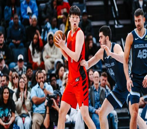 完爆扎克埃迪+逼退里斯！开拓者扶正杨瀚森，亚洲第一中锋诞生了