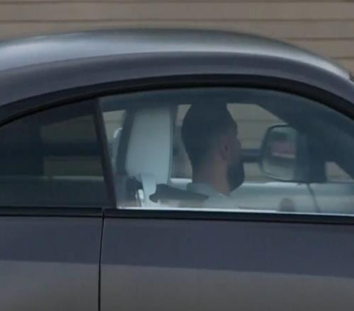 天空：萨拉赫在上午930抵达训练基地，斯洛特更早抵达