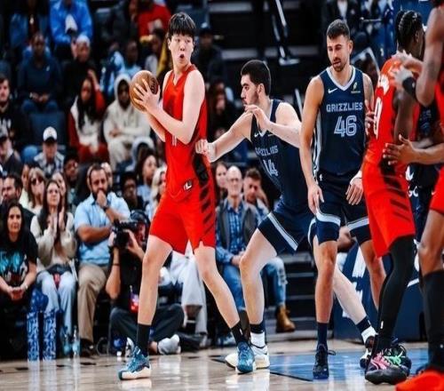 苏群：短短两个月，杨瀚森适应NBA的心态和意识上有了非常大变化