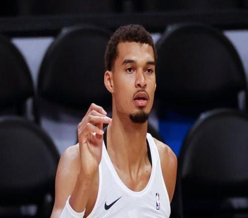 官方：文班亚马将于明日对雷霆的NBA杯复出，此前已缺阵12场