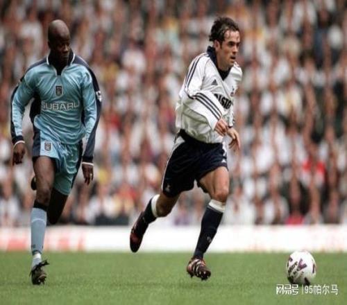 坚韧的爱尔兰人，在热刺成名，对曼联进世界波，退役复出迎第二春