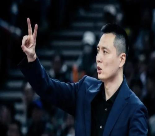 卢伟：上海队阵容谈不上联盟顶级，今年常规赛目标是挺进前四