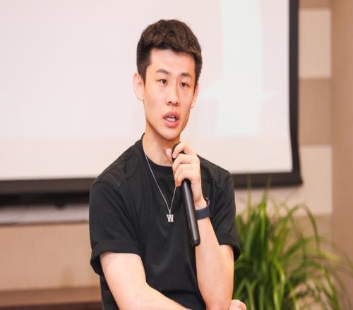 砍19分助辽篮上热搜！世预赛萎靡CBA关键战耀眼他已取代郭艾伦