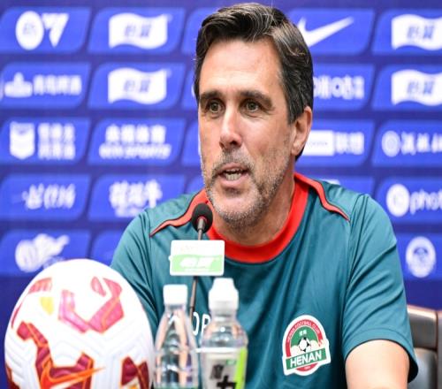 东体报道拉莫斯与外援有效沟通，告别南基时期的翻译轮换问题_中超直播