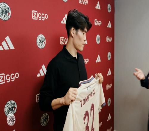 官方：富安健洋将在阿贾克斯身披32号球衣征战