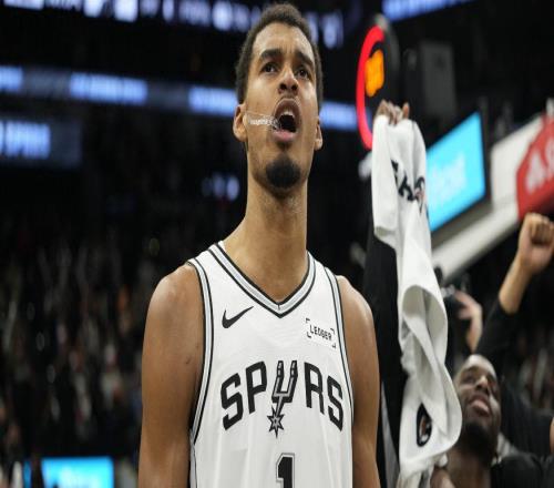 60分钟轰63分，NBA历史第三人！不必担心詹杜库老去，新门面来了