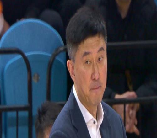 杜锋赢球也不开心！接受记者采访，指出广东队的存在问题