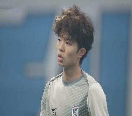 李金羽盯上亚泰新星辽宁引援加快进程大连留吕焯毅比补强重要