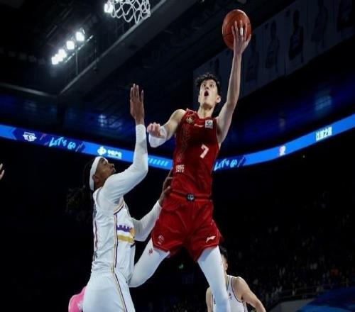 许利民：曾凡博明天会跟队前往客场合练，手续完毕第一时间登场