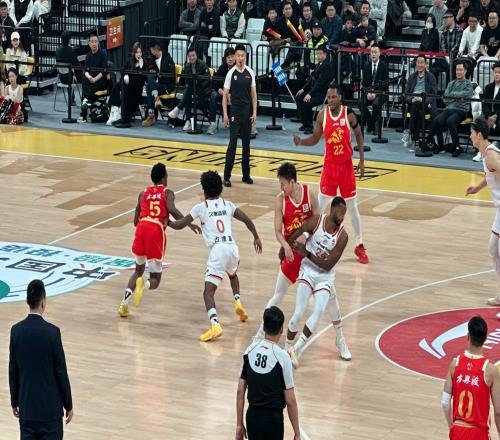 CBA综述：广东4连胜升至第二，江苏、天津皆4连败，广厦胜上海