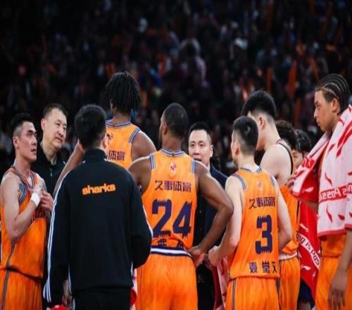 突然“断电”，上海男篮不敌卫冕冠军！开局不及预期，“大鲨鱼”还得磨