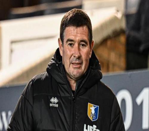 裁判半场提前一分钟结束比赛，英甲曼斯菲尔德队将申请重赛