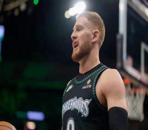 NBA常规赛森林狼103100险胜雄鹿迪文岑佐18分5篮板4助攻