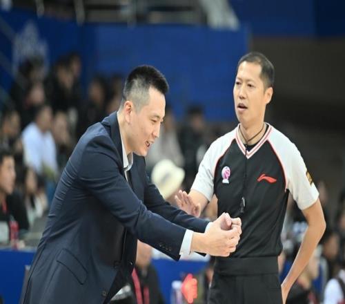 难敌卫冕冠军，CBA开局不顺，满怀雄心的上海男篮暴露短板