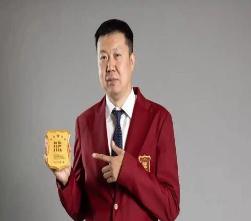 他不经常露面，但他从未离开！入选国际篮联名人堂，王治郅获得殊荣背后的故事