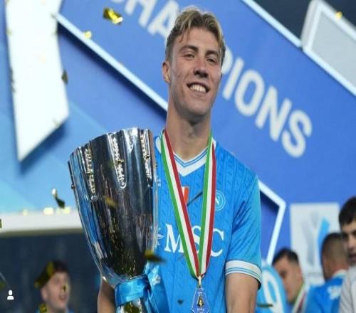 嘲讽曼联霍伊伦社媒晒夺冠照：多么伟大的决定啊