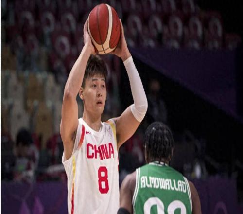 CBA又出一顶级后卫！14中10狂砍34+6，球迷：这哪像个新秀球员啊