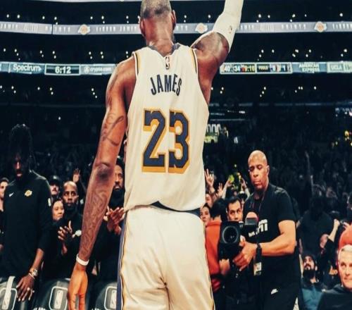 詹姆斯：我从未设定过成为NBA历史得分王的目标