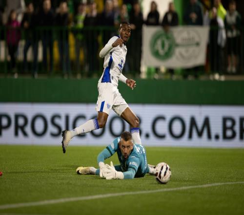 玉昆确定两名新外援决定不再使用恩里克，同时留住内内和奥斯卡_中超直播