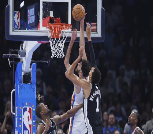 文班表示团队合作优于个人天赋这是战胜强队的关键_NBA直播