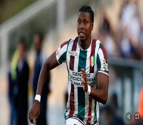 穆里尼奥与加拉塔萨雷在左路掐架，先隔空对战抢人，再做转会生意