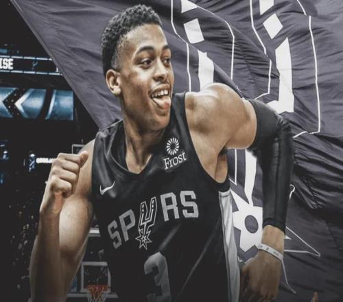 凯尔登约翰逊化身为新版吉诺比利，全能表现撑起马刺队替补席