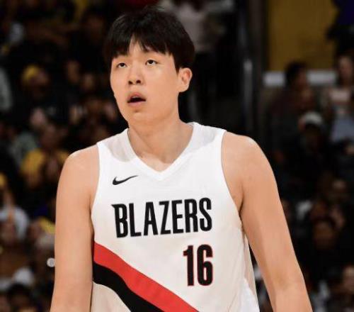 杨瀚森复出重获机会：命中生涯第2记三分外线合计18中2