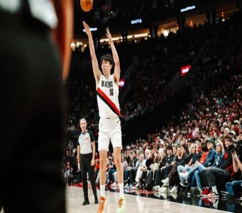 斯普利特：杨瀚森暂未100%与球队同步，但他整体表现是正面的