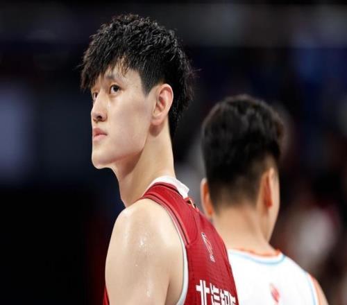 话题曾凡博、周琦、赵睿三年后一起签顶薪合同