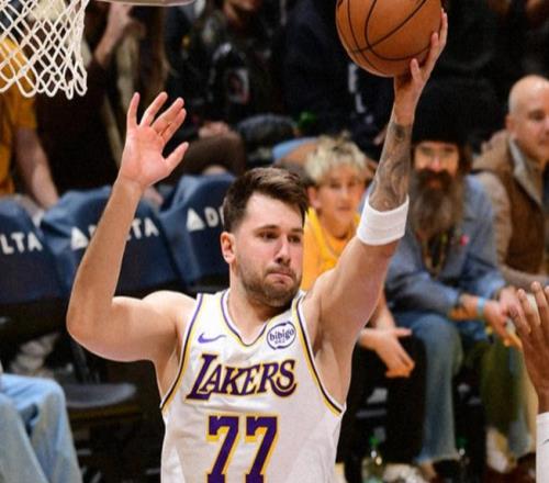 内线得分7444！照目前这架势来看，湖人应该要俯冲西部附加赛了