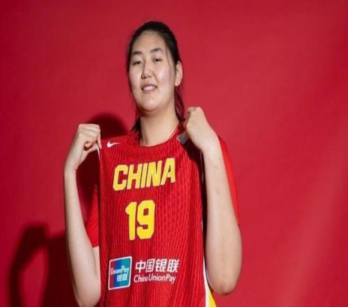 中国女篮大换血引热议！李梦领衔95后淡出国家队张子宇意外落选