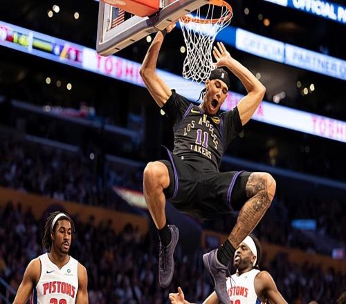 至少态度相当强硬！湖人替补中锋倒是在场上制造了一些威胁