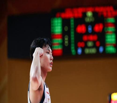 31分的大败+徐杰伤退，让朱芳雨和杜锋看清差距，换外援才能解决