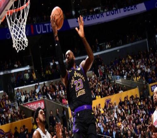 詹姆斯生日17分湖人被活塞痛宰东契奇30+11坎宁安27+11