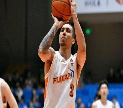 有骨气！面对说他没篮不签他的球队，25岁锋线三分9中7，狂砍35分