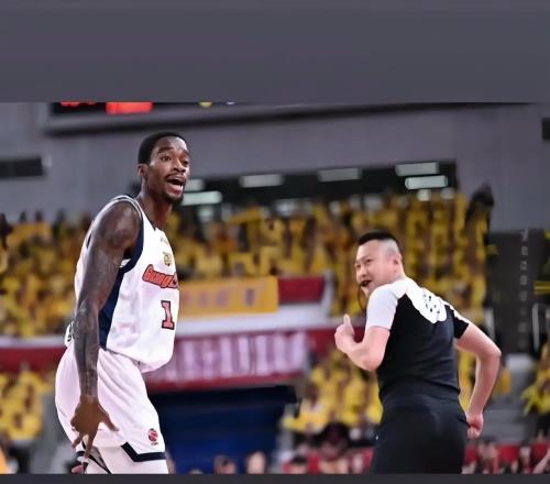 广东对阵北京比赛名单出炉，奎因缺阵，曾凡博复出，广东冲9连胜