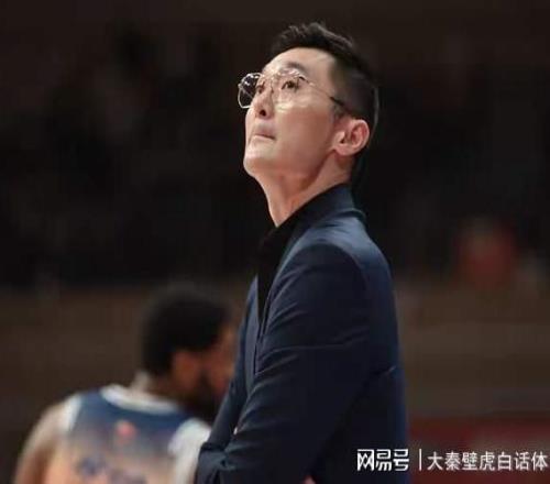 突发，媒体人曝CBA又一主帅下课：刘炜卸任新疆男篮，球迷热议！
