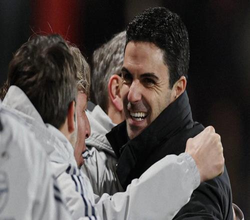 塔帅：赖斯过去几天身体状况不太好，但一再努力让自己可出战