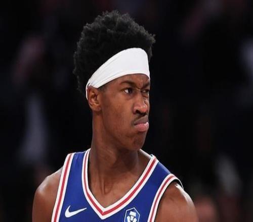 埃奇库姆近三战轰74分10抢断4封盖！詹姆斯后首位新秀