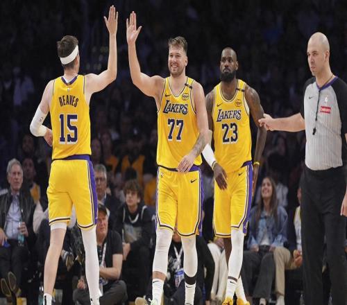 +22秒变16！这就是八村塁的影响力，湖人首发变阵已有答案