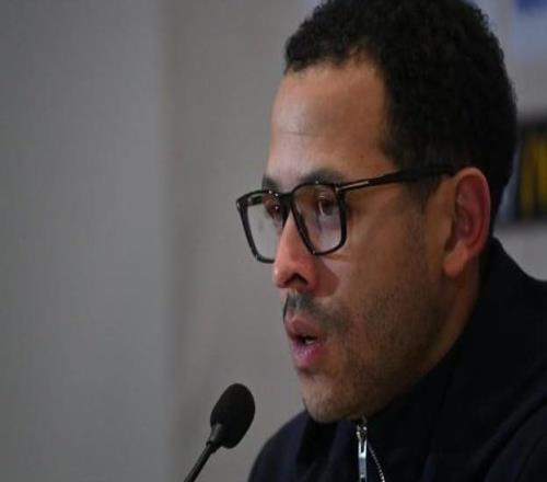 队报：白学堡由助教带队训练，罗塞尼尔周二上午开告别发布会