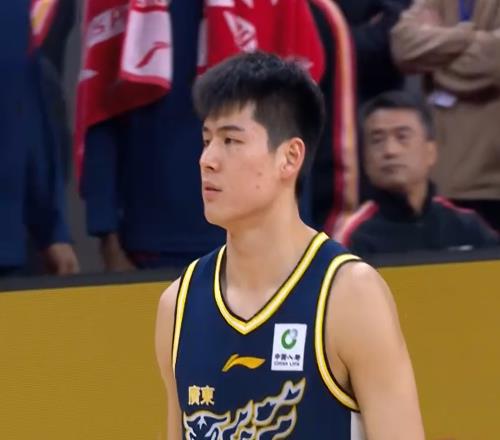 陈家政、约克踩线了吗CBA裁判专家：业余的裁判，业余的联赛