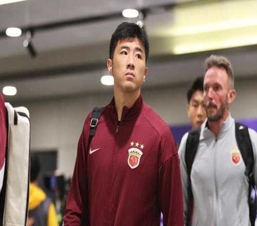 意外！上港功勋国脚无球可踢官宣离队，被迫屈身踢中乙，引发热议