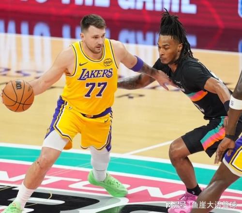 湖人91107马刺！无奈的不是输球，而是东契奇谈詹姆斯承认一事实