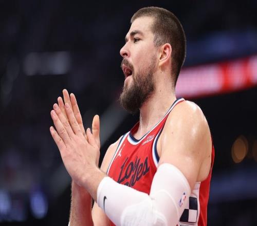 快船111123尼克斯球员评价：2人优秀，2人及格，5人崩盘