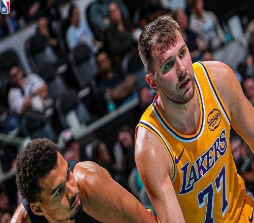 东契奇38+10+10，詹姆斯缺阵，湖人惨败马刺！一战可以看清四件事