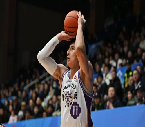 赛场直击丨新援首秀末节惊魂北控男篮客场险胜